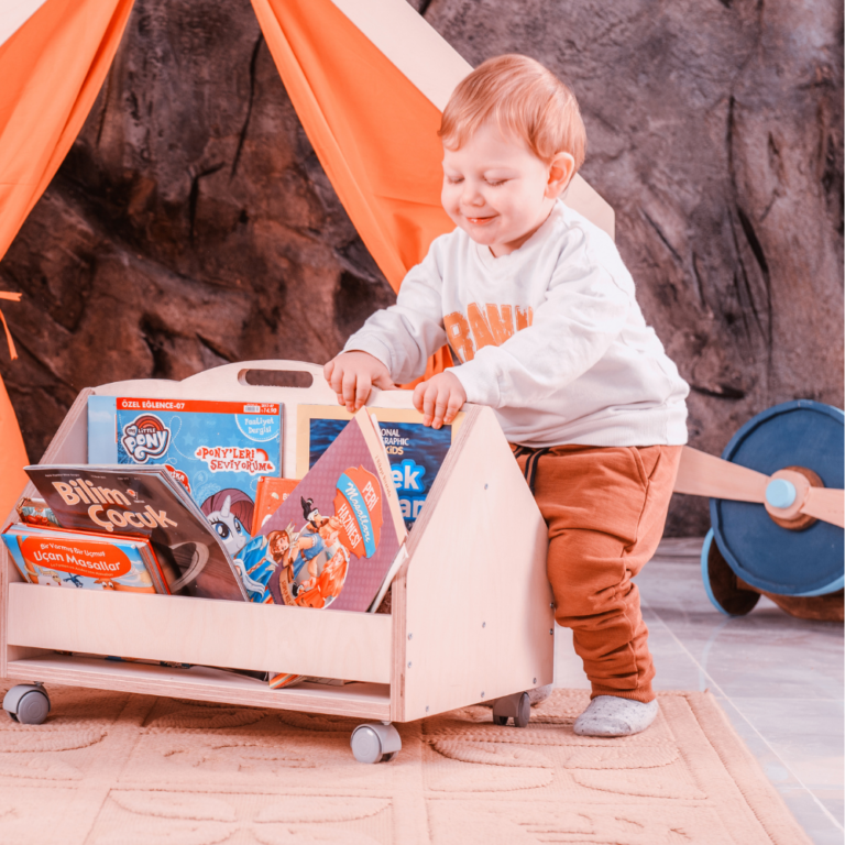 7 Best Montessori Bookshelf: Tips for how to pick